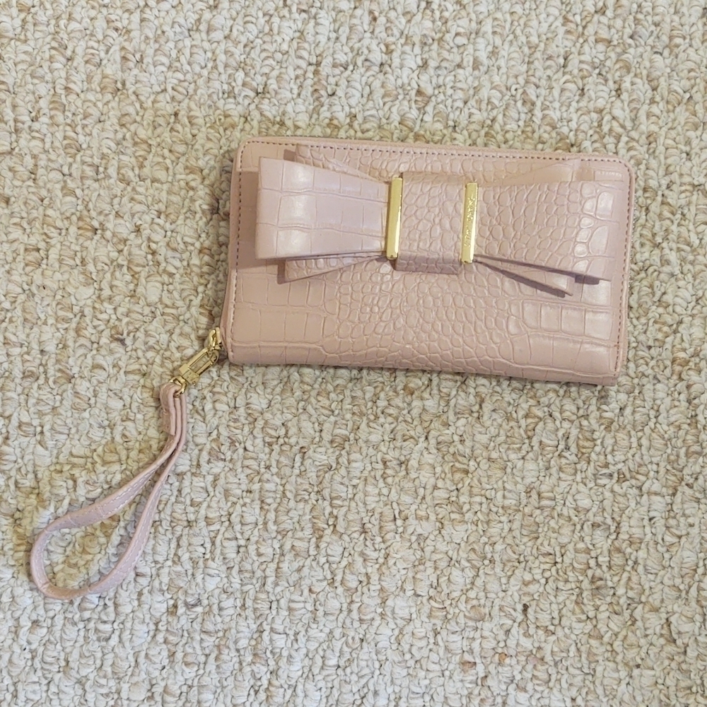Betsy Johnson Pastel Pink Faux Alligator Leather Clutch/Wristlet